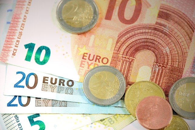 eurobankovky a mince.jpg